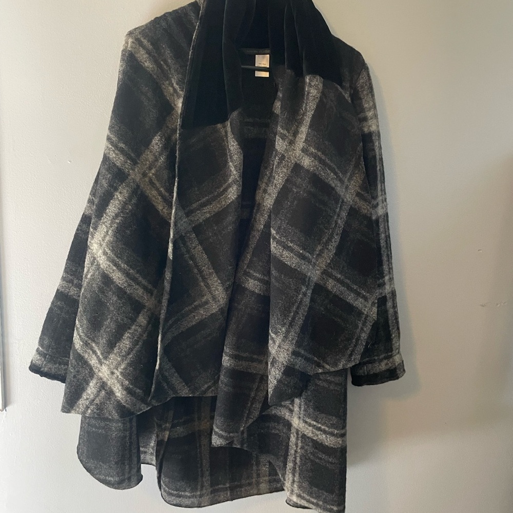 Elemente Clemente Black and Gray Plaid Cape